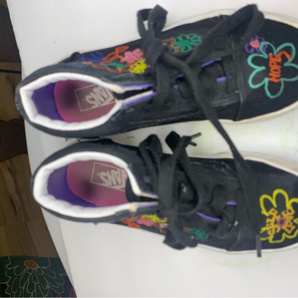 VANS skate shoes.US kids size 13.5. Decor on shoe-flowers, positive vibes - Picture 9 of 15